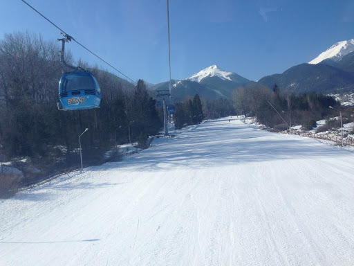 Ski run to the ski lift