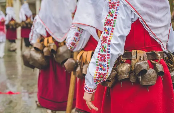 Фолклорни фестивали и традиционни празнични програми